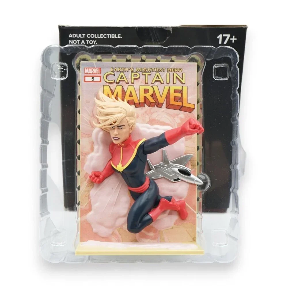 Marvel Captain Marvel 3D‎ Comic Standee Figure - Loot Crate EXCLUSIVE